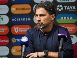 Çaykur Rizespor Teknik Direktörü İlhan Palut mağlubiyetten dolayı ügün