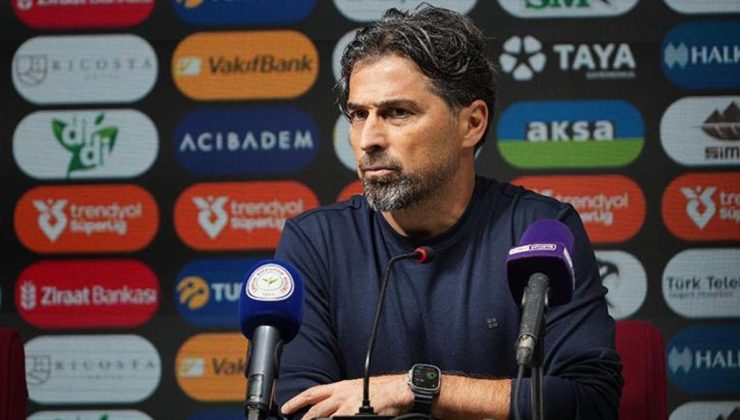Çaykur Rizespor Teknik Direktörü İlhan Palut mağlubiyetten dolayı ügün
