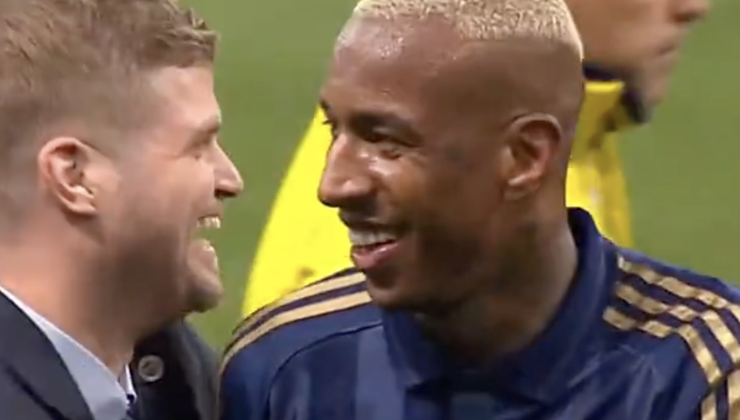 Fenerbahçe Kayserispor deplasmanında 4-0 kazandı.